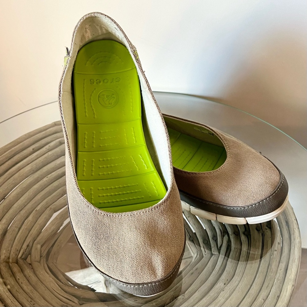 Crocs Women's 'Stretch Sole Flat' Slip-On Shoes Khaki Canvas size 8
